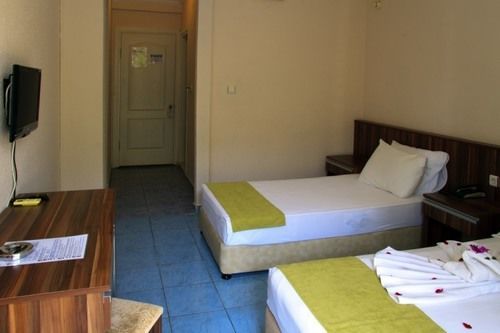Vela Hotel All Inclusive 말마리스 외부 사진