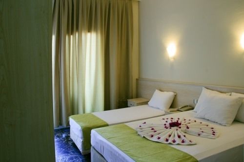 Vela Hotel All Inclusive 말마리스 외부 사진